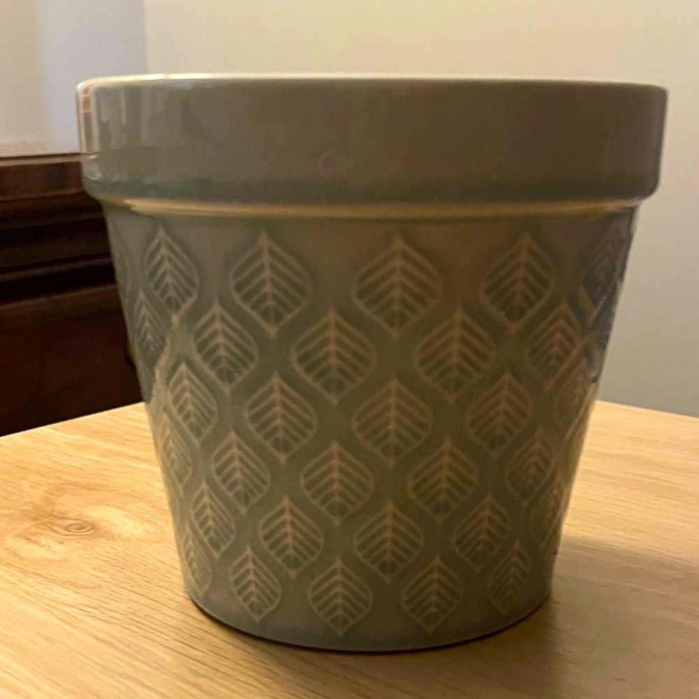 Green Leaf Patterned Ceramic Planter
